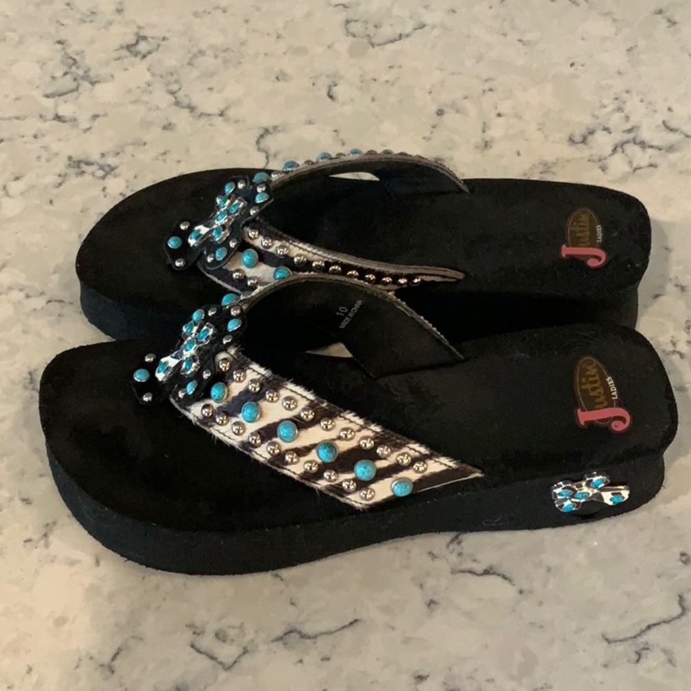 Justin zebra/turquoise studded flip flop, size 10, run small.